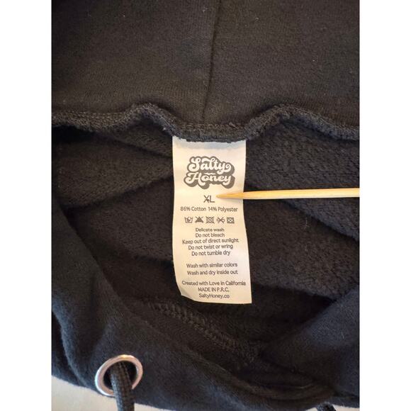 Salty Honey Cozy Black Pullover Streetwear Hoodie with Embroidered Patch Size XL - Picture 6 of 6
